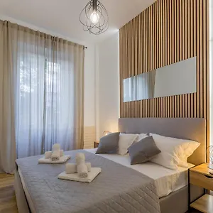 Appartamento Imperium House - Con Giardino Privato, 3 Minuti Da Metro Piazza Bologna, A-c,, Roma